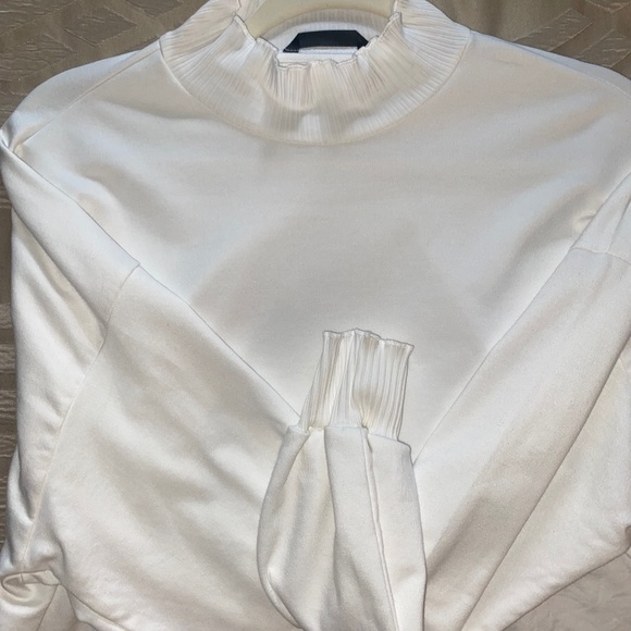 White Turtle Neck Lettuce Neck/Sleeve - Picture 1 of 4